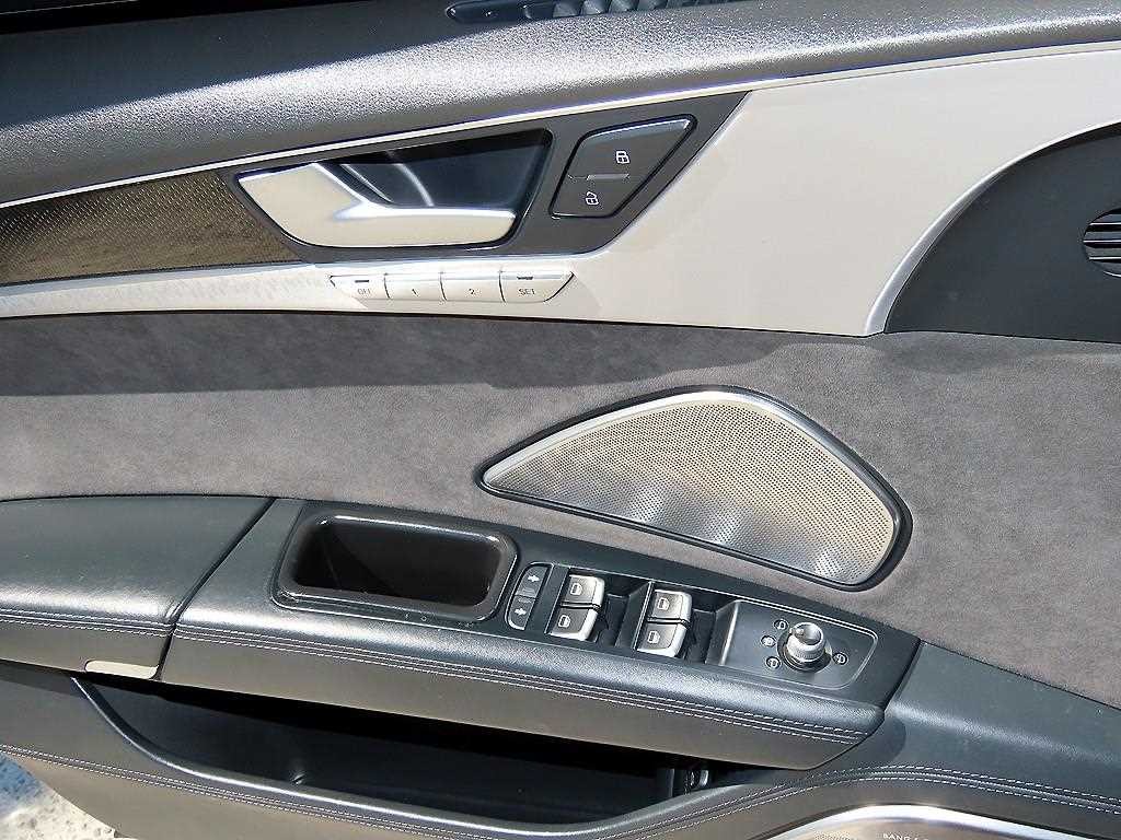 아우디 S8 4.0 TFSI 콰트로 이미지 12
