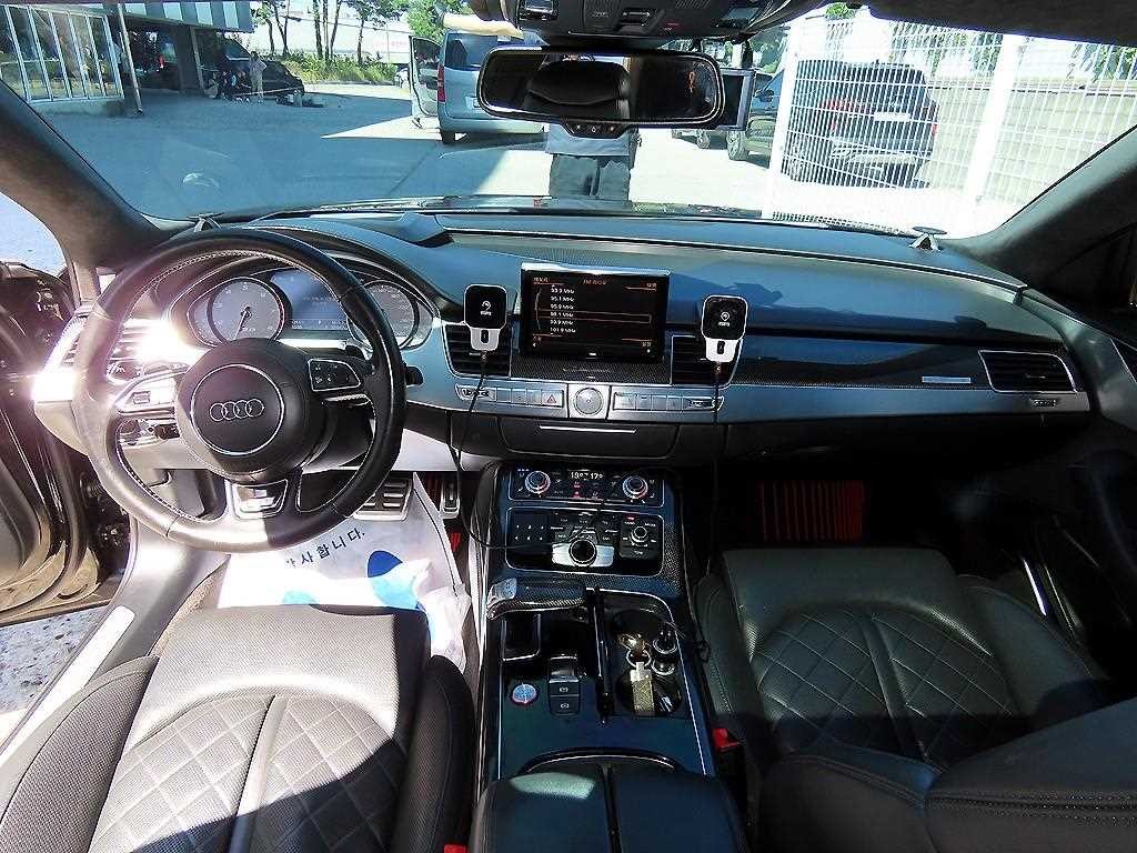 아우디 S8 4.0 TFSI 콰트로 이미지 7