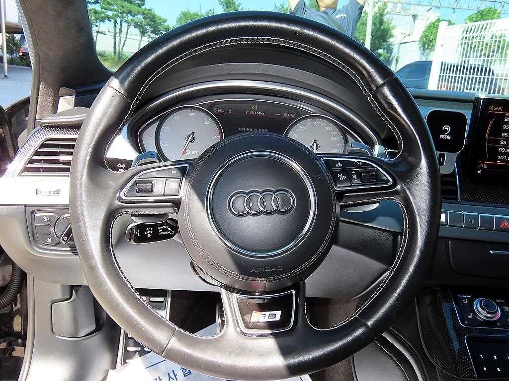 아우디 S8 4.0 TFSI 콰트로 이미지 8