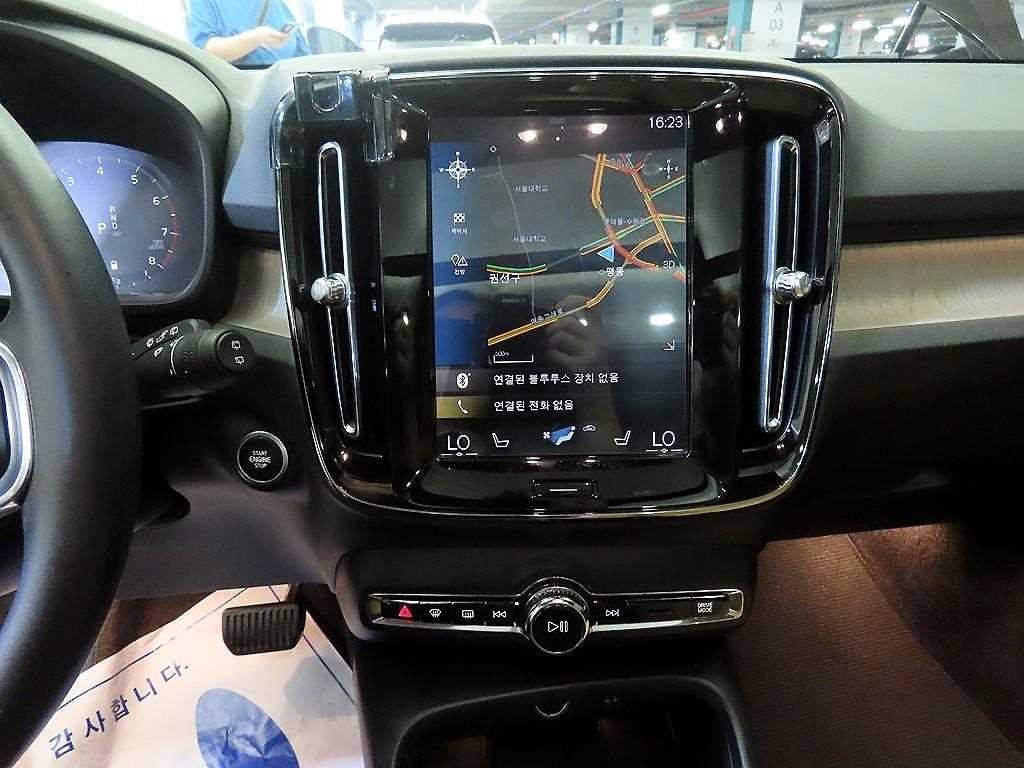 볼보 XC40 B4 AWD 인스크립션 이미지 11