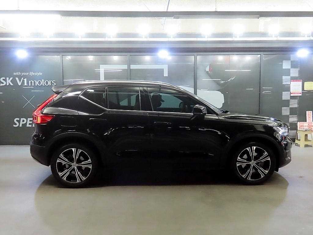 볼보 XC40 B4 AWD 인스크립션 이미지 3