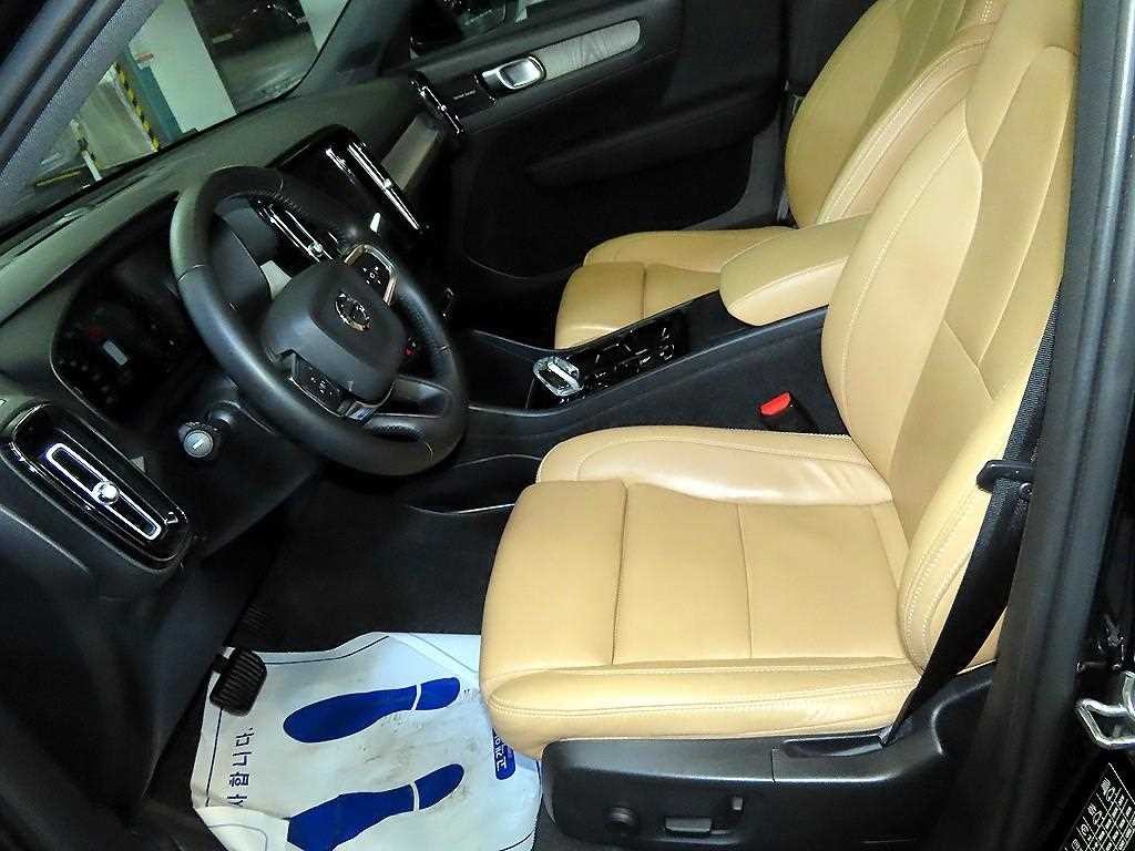 볼보 XC40 B4 AWD 인스크립션 이미지 6