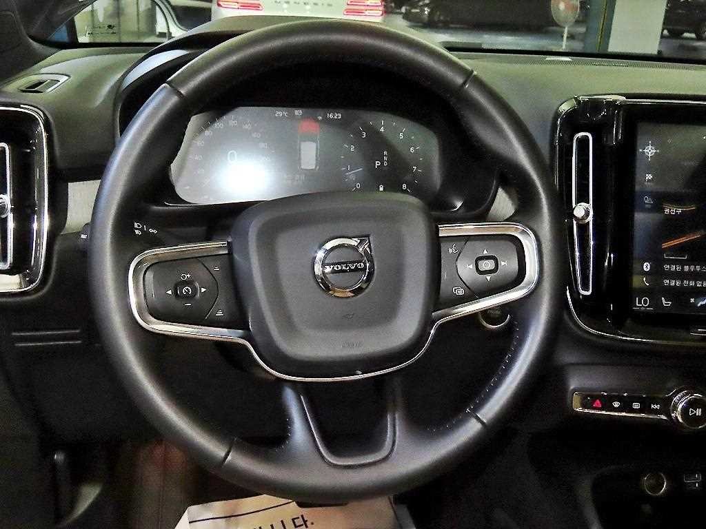 볼보 XC40 B4 AWD 인스크립션 이미지 8