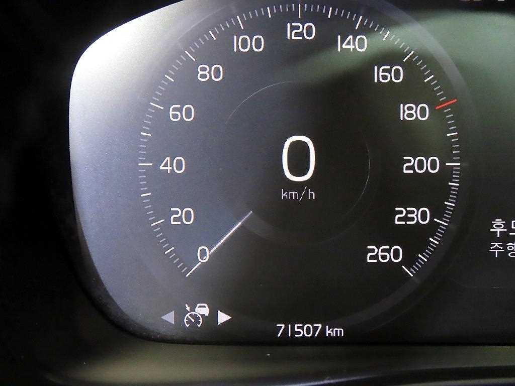볼보 XC40 B4 AWD 인스크립션 이미지 9