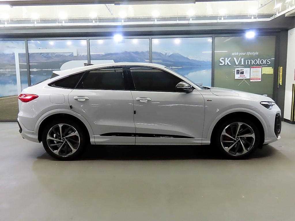 아우디 Q5 Q5 (80A) 스포트백 45 TFSI 콰트로 S-라인 이미지 3