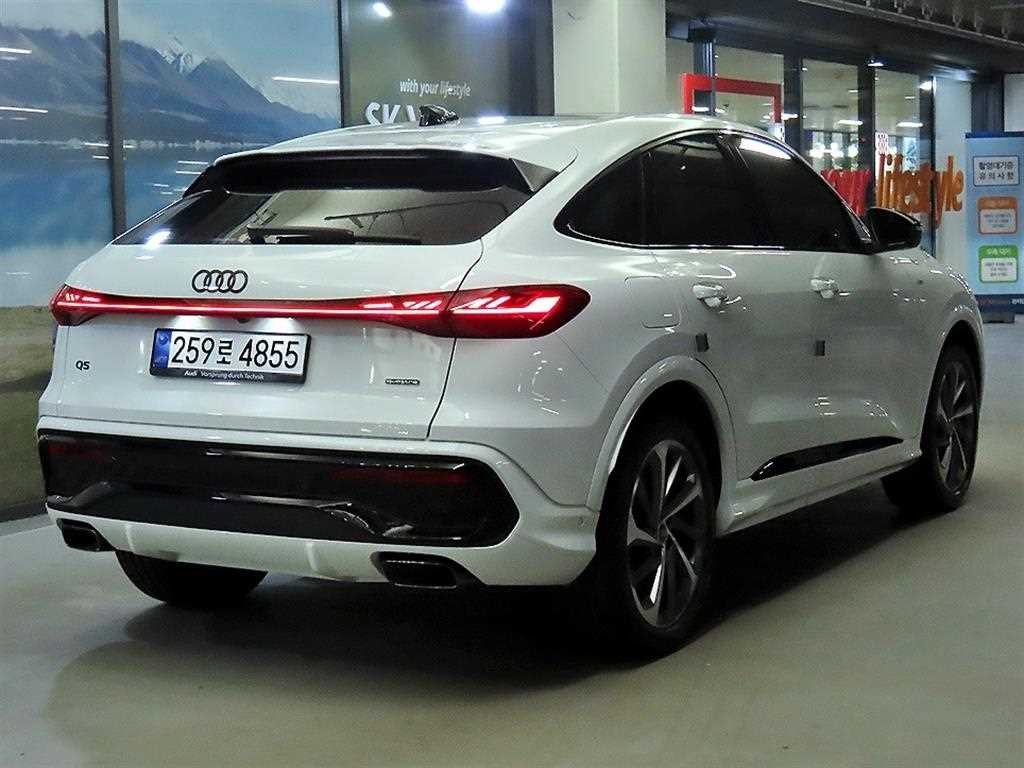 아우디 Q5 Q5 (80A) 스포트백 45 TFSI 콰트로 S-라인 이미지 4