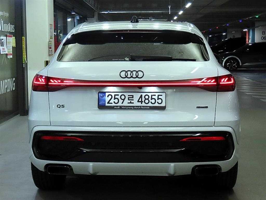 아우디 Q5 Q5 (80A) 스포트백 45 TFSI 콰트로 S-라인 이미지 5