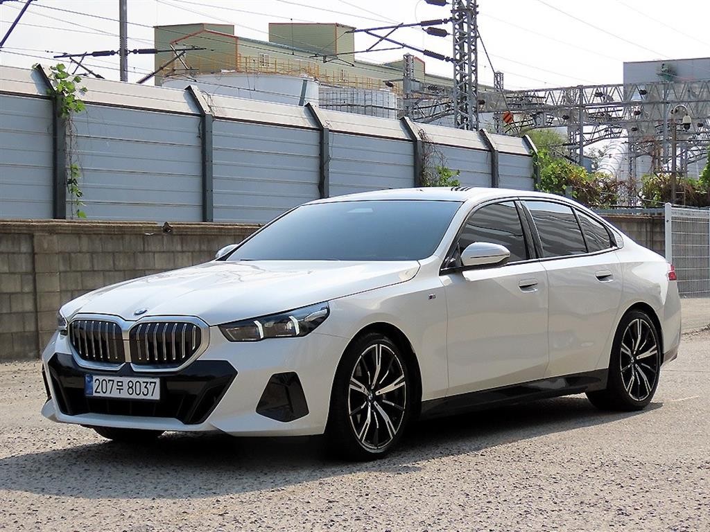 BMW 5시리즈 5시리즈 (G60) 530i xDrive M 스포츠 이미지 2