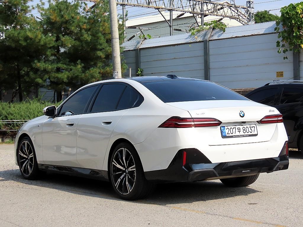 BMW 5시리즈 5시리즈 (G60) 530i xDrive M 스포츠 이미지 3