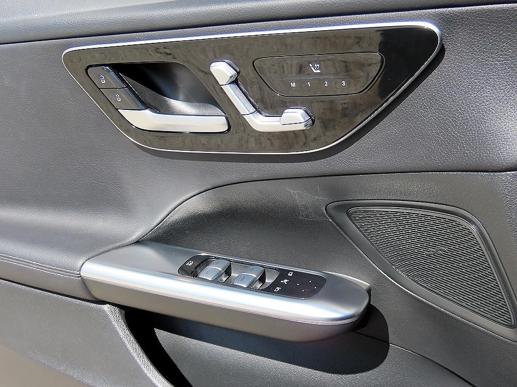 벤츠 C 클래스 C클래스 W206 C300 4MATIC 아방가르드 이미지 11