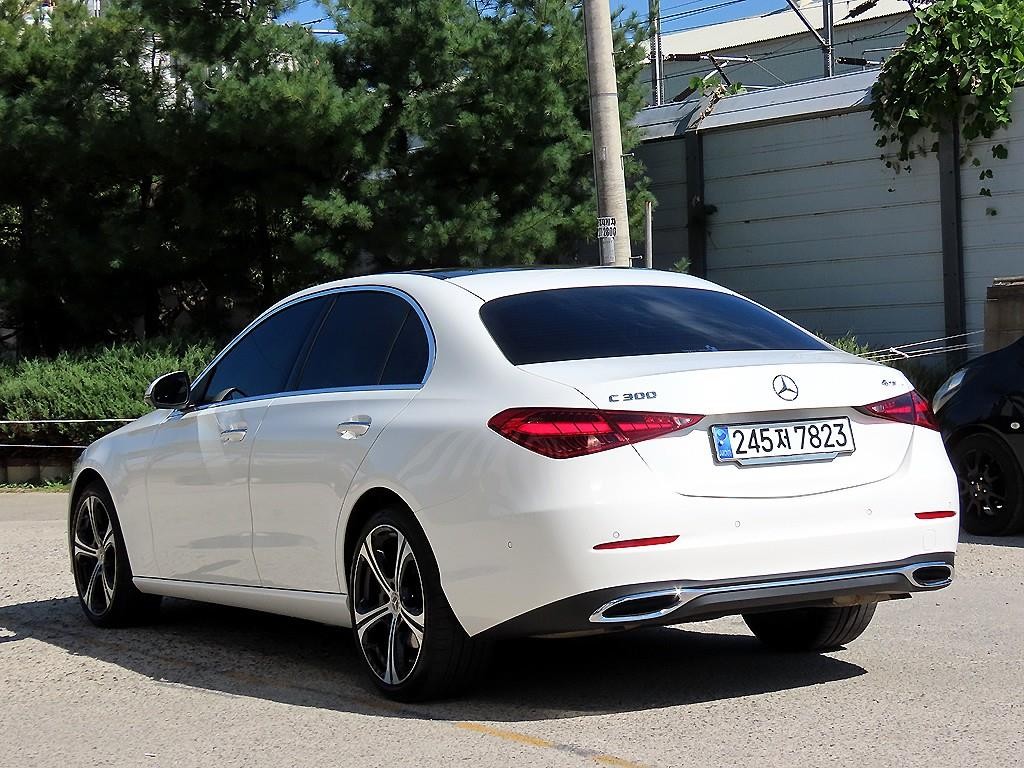 벤츠 C 클래스 C클래스 W206 C300 4MATIC 아방가르드 이미지 3