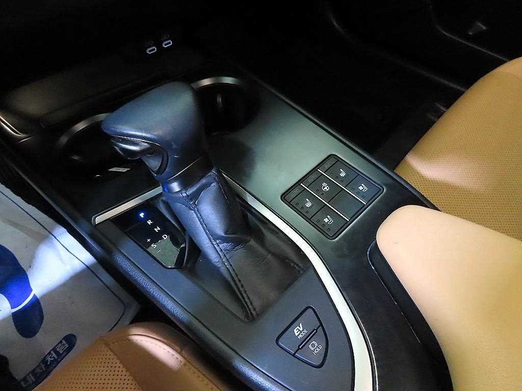 렉서스 UX UX 250h 2.0 2WD 이미지 12