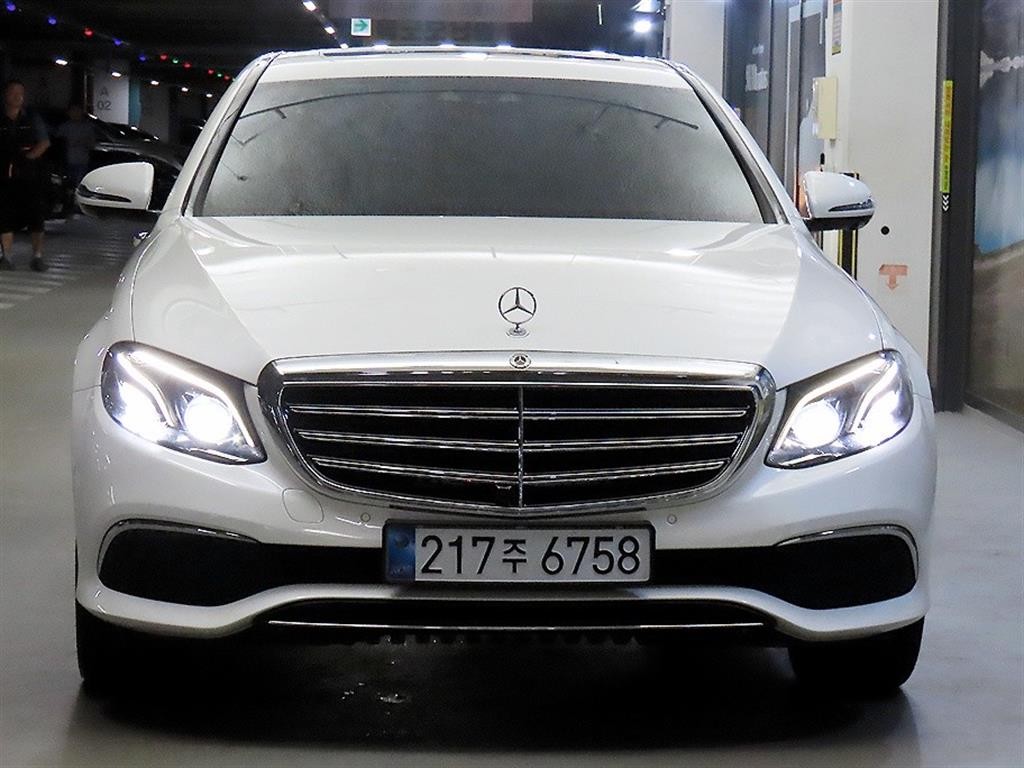 벤츠 E 클래스 E-클래스 W213 E300 익스클루시브 이미지 2