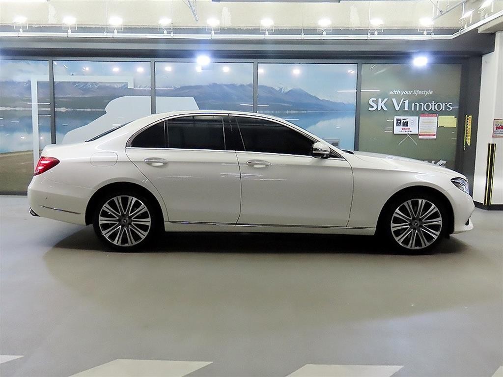 벤츠 E 클래스 E-클래스 W213 E300 익스클루시브 이미지 3