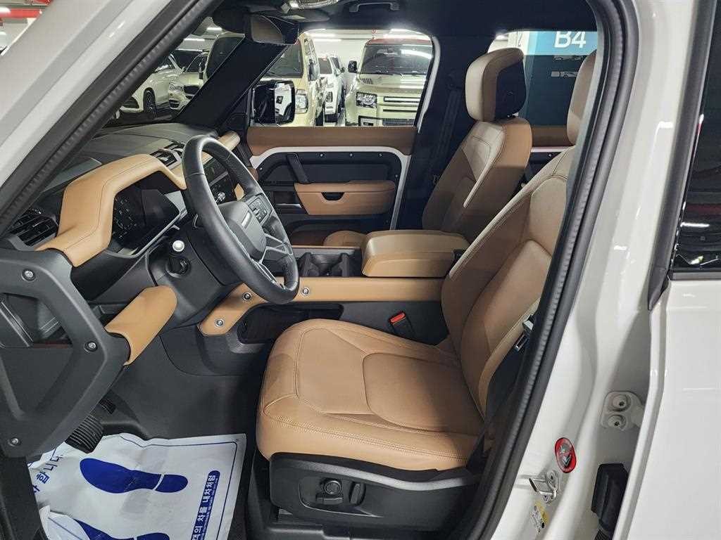 랜드로버 디펜더 디펜더 (L663) 110 P300 X-Dynamic SE 이미지 10