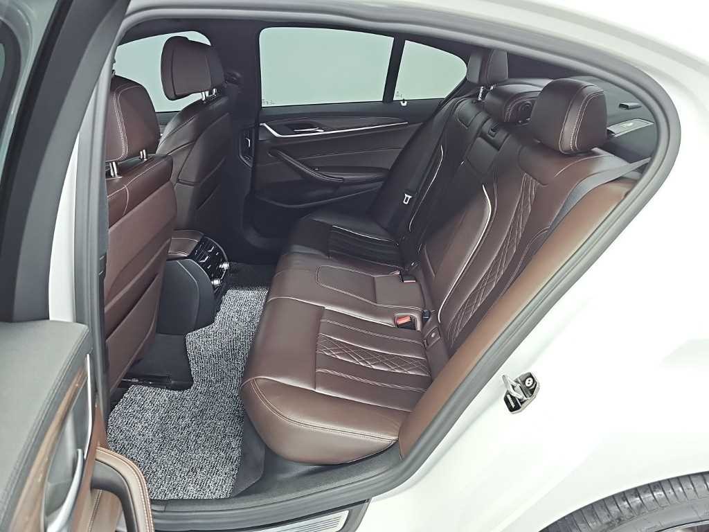 BMW 5시리즈 5시리즈 (G30) 530i M 스포츠 플러스 이미지 12