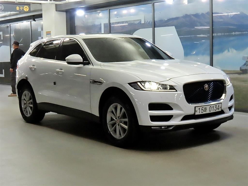 재규어 F-PACE 20d 포트폴리오 이미지 1