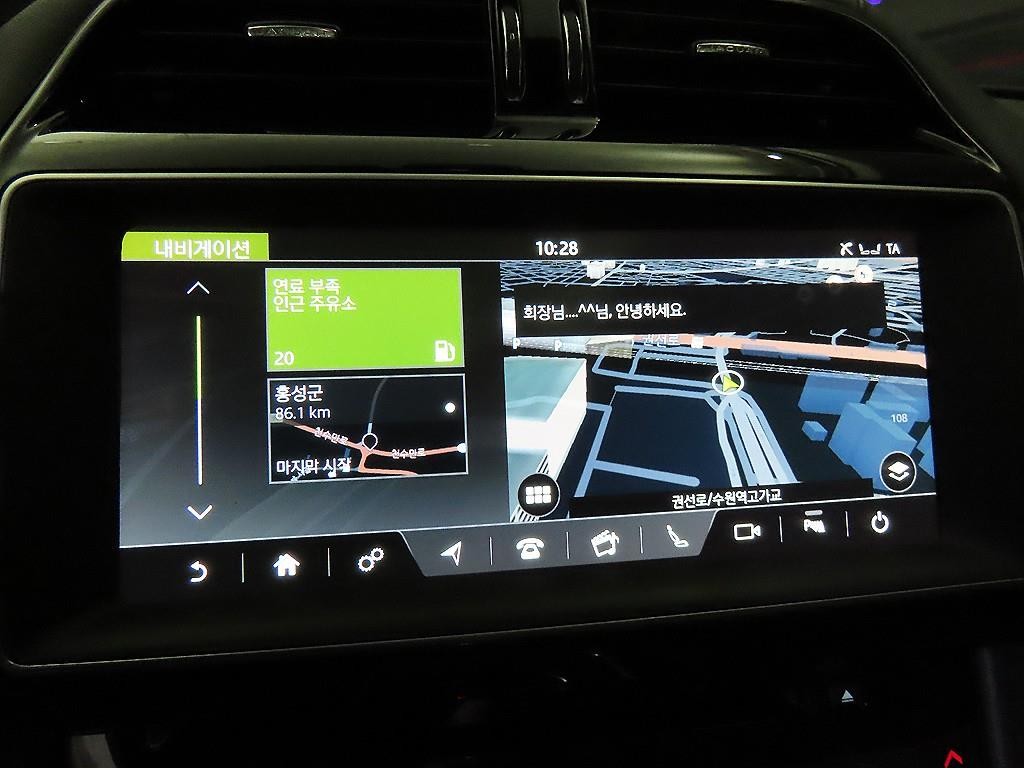 재규어 F-PACE 20d 포트폴리오 이미지 13