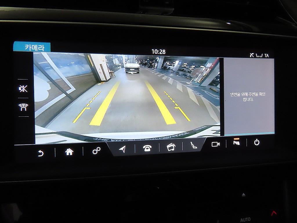 재규어 F-PACE 20d 포트폴리오 이미지 14