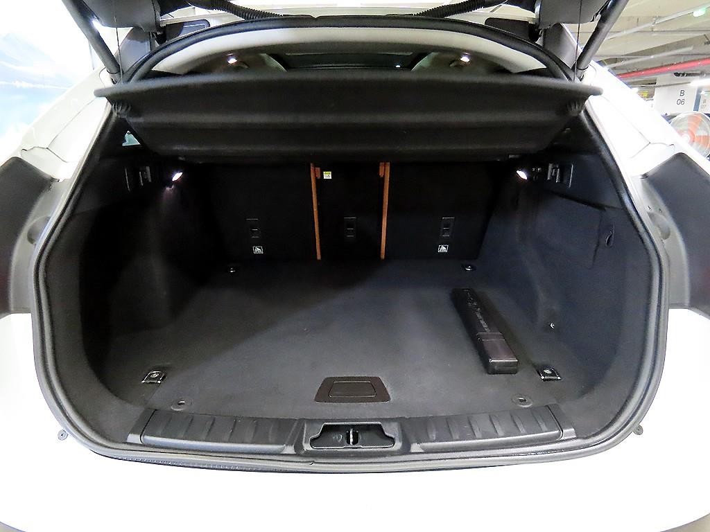 재규어 F-PACE 20d 포트폴리오 이미지 17