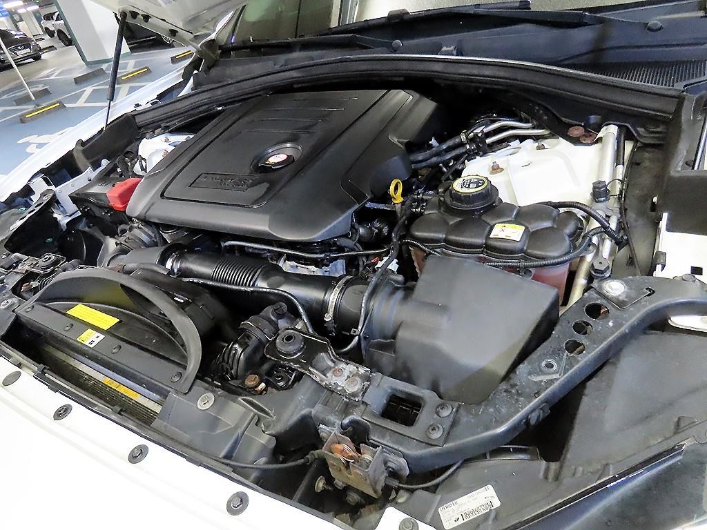 재규어 F-PACE 20d 포트폴리오 이미지 19