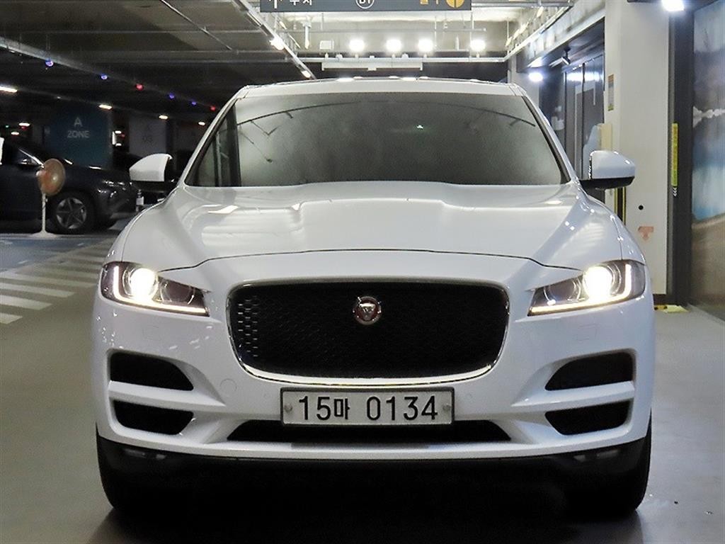 재규어 F-PACE 20d 포트폴리오 이미지 2