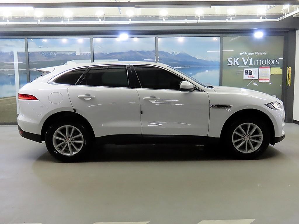 재규어 F-PACE 20d 포트폴리오 이미지 3