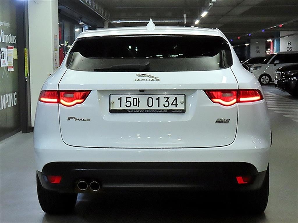 재규어 F-PACE 20d 포트폴리오 이미지 5