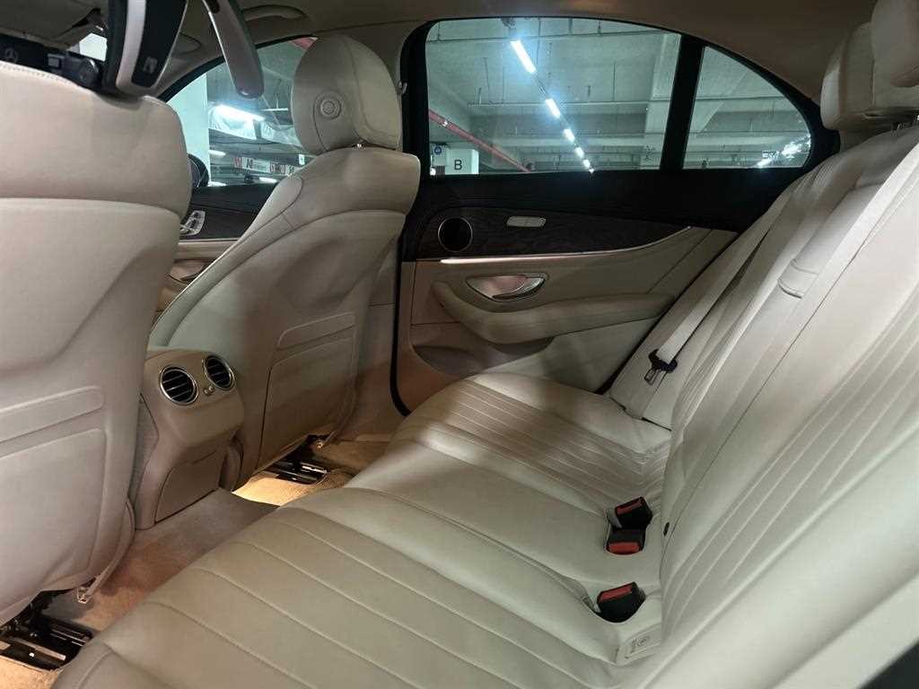 벤츠 E 클래스 E-클래스 W213 E300 4MATIC 익스클루시브 이미지 12