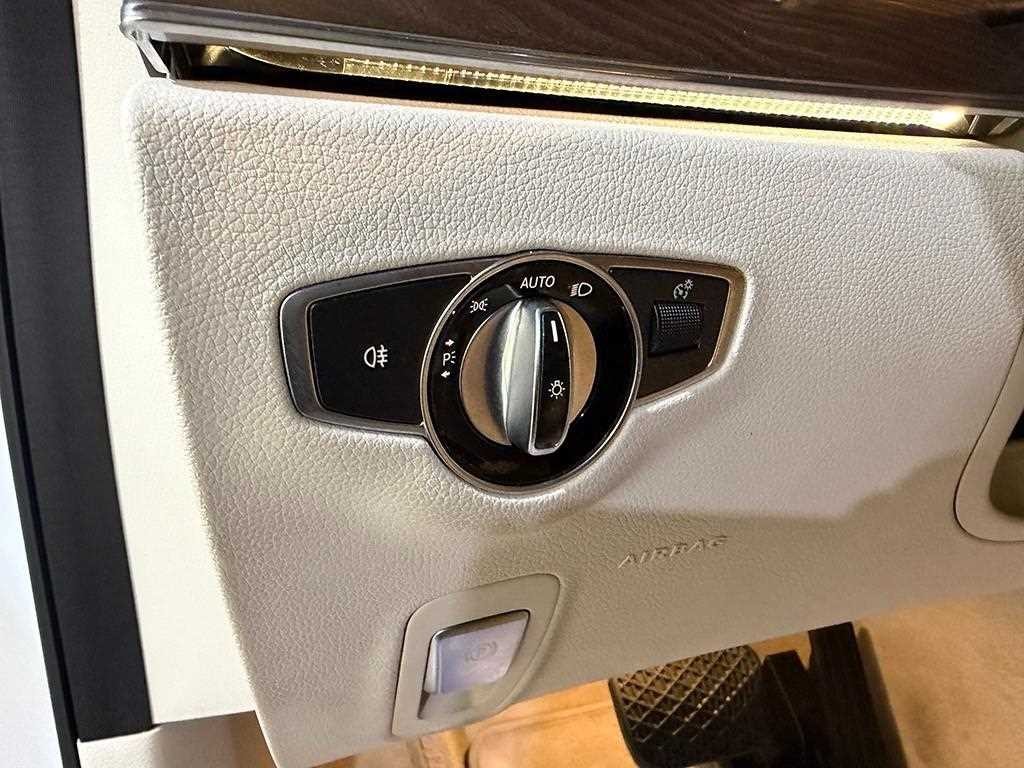 벤츠 E 클래스 E-클래스 W213 E300 4MATIC 익스클루시브 이미지 14