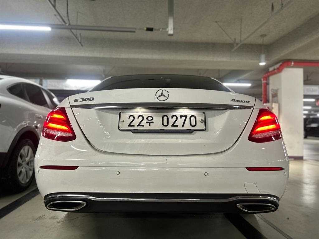 벤츠 E 클래스 E-클래스 W213 E300 4MATIC 익스클루시브 이미지 3