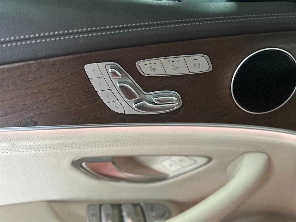 벤츠 E 클래스 E-클래스 W213 E300 4MATIC 익스클루시브 이미지 5