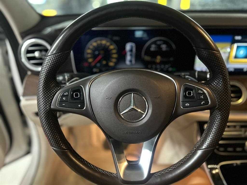 벤츠 E 클래스 E-클래스 W213 E300 4MATIC 익스클루시브 이미지 7
