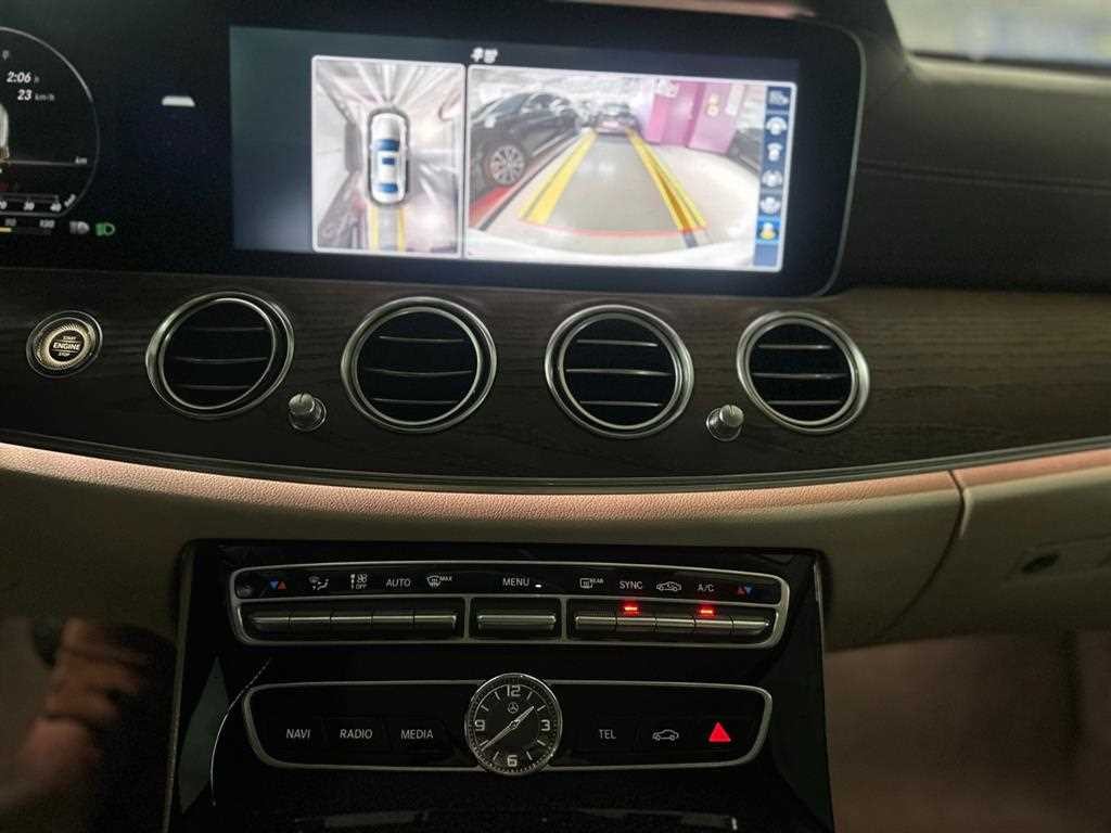 벤츠 E 클래스 E-클래스 W213 E300 4MATIC 익스클루시브 이미지 9