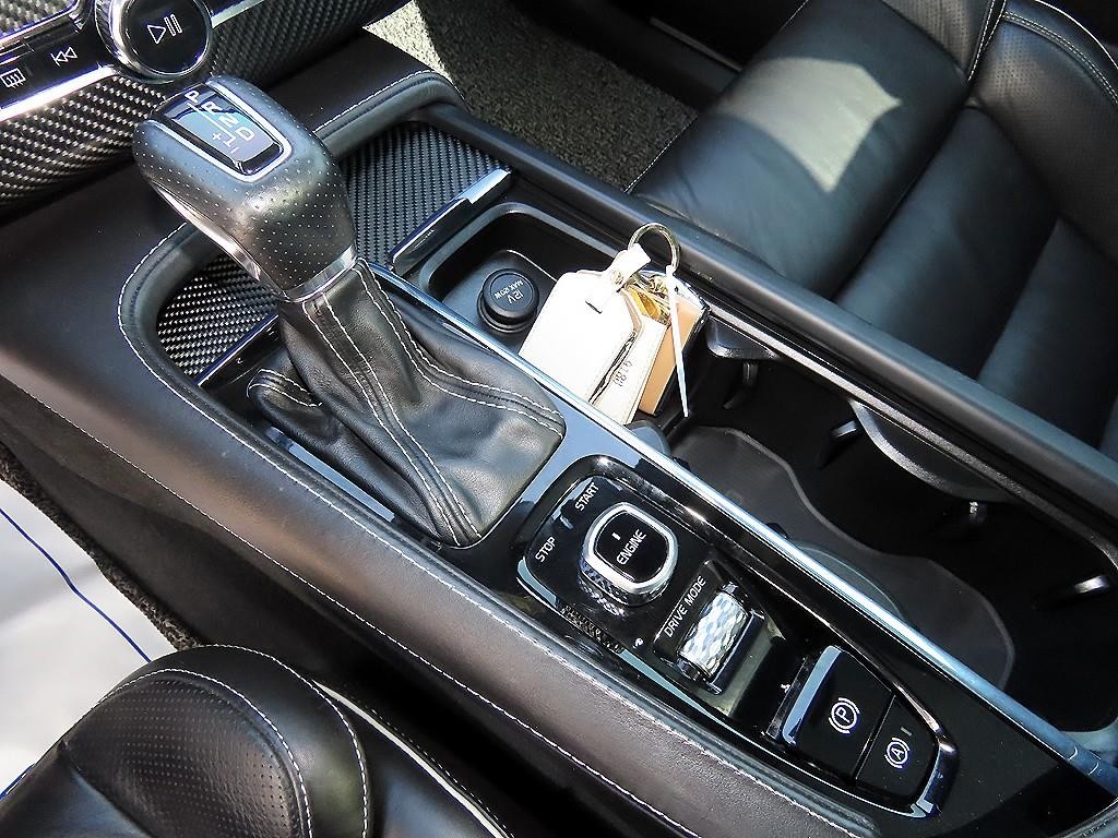 볼보 XC90 XC90 2세대 2.0 D5 AWD R-디자인 이미지 10