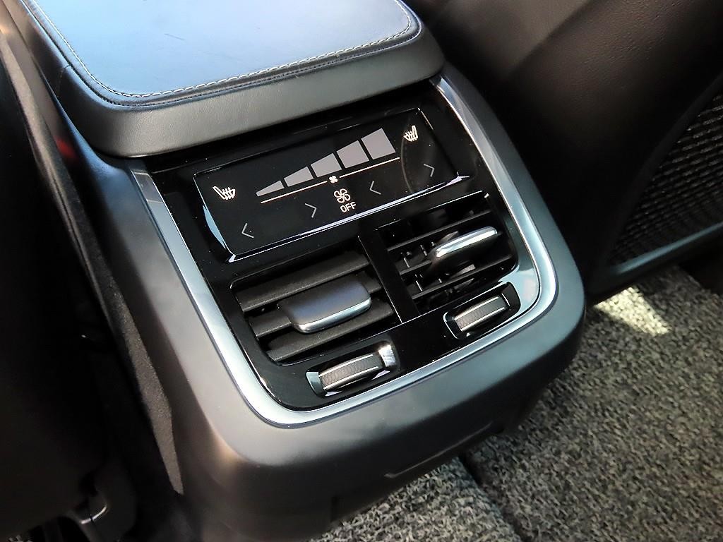볼보 XC90 XC90 2세대 2.0 D5 AWD R-디자인 이미지 15