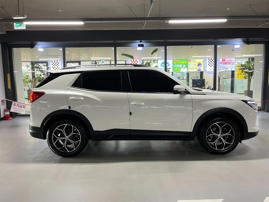KG모빌리티(쌍용) 코란도 뷰티풀코란도 2WD 디젤 1.6 C7 이미지 3