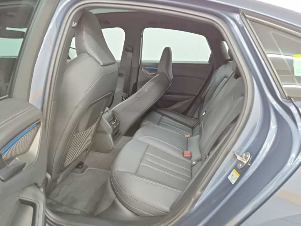 아우디 A5 A5 (F5) 40 TFSI 콰트로 스포트백 이미지 6