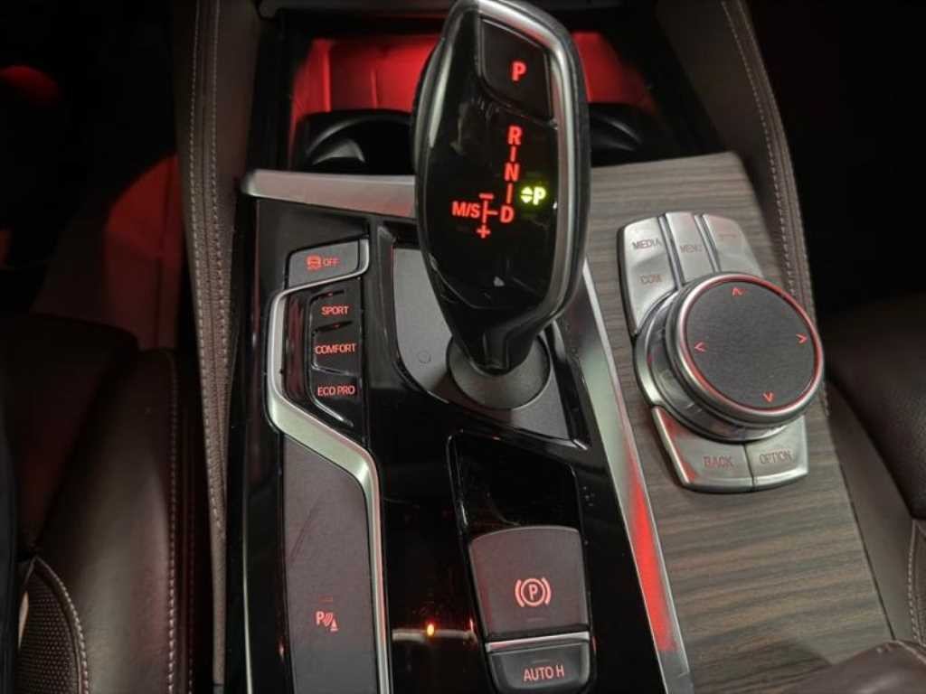BMW 5시리즈 5시리즈 (G30) 520d xDrive 럭셔리 플러스 이미지 12