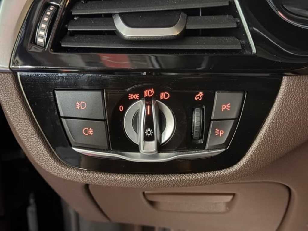 BMW 5시리즈 5시리즈 (G30) 520d xDrive 럭셔리 플러스 이미지 13