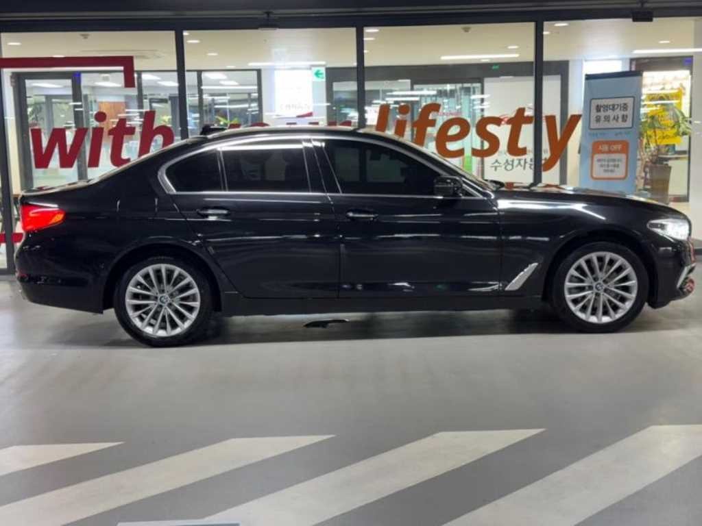 BMW 5시리즈 5시리즈 (G30) 520d xDrive 럭셔리 플러스 이미지 3