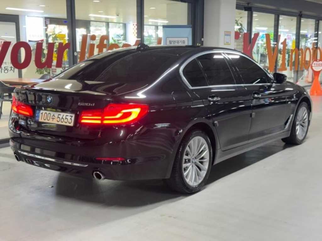 BMW 5시리즈 5시리즈 (G30) 520d xDrive 럭셔리 플러스 이미지 4