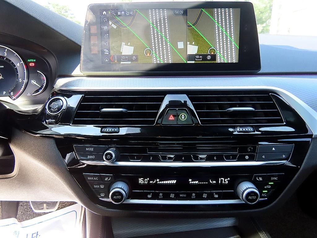 BMW 5시리즈 5시리즈 (G30) 520d M 스포츠 스페셜 에디션 이미지 13
