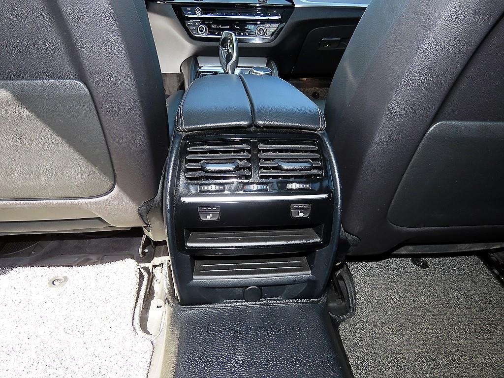 BMW 5시리즈 5시리즈 (G30) 520d M 스포츠 스페셜 에디션 이미지 17