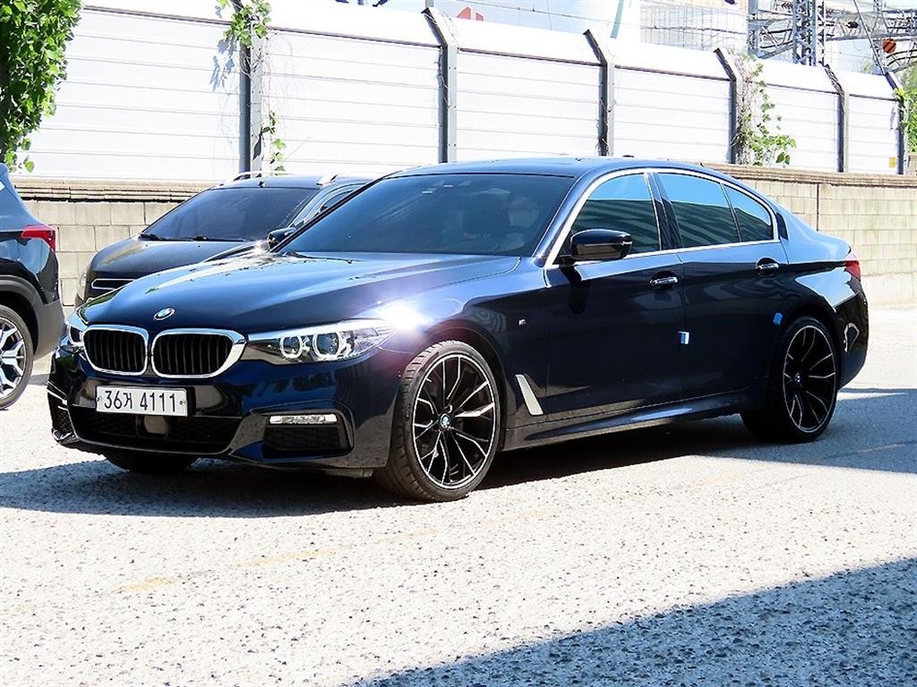 BMW 5시리즈 5시리즈 (G30) 520d M 스포츠 스페셜 에디션 이미지 2