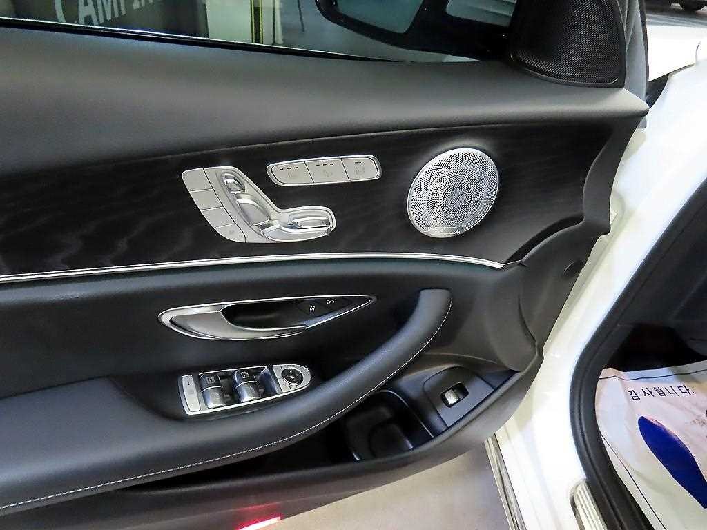 벤츠 E 클래스 E-클래스 W213 E300 아방가르드 이미지 15