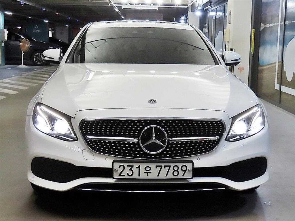 벤츠 E 클래스 E-클래스 W213 E300 아방가르드 이미지 2