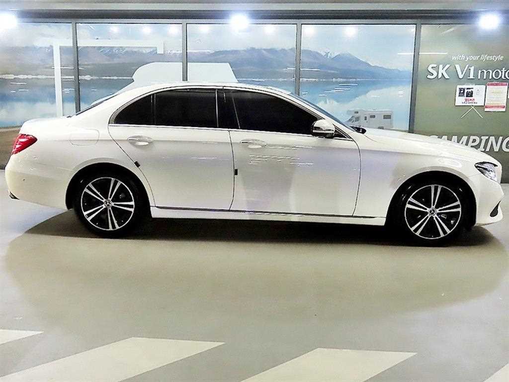 벤츠 E 클래스 E-클래스 W213 E300 아방가르드 이미지 3