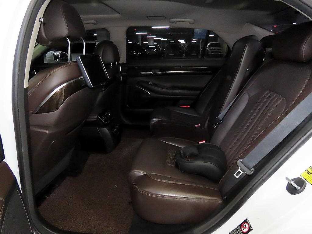 제네시스 EQ900 3.8 GDI AWD 프리미엄 럭셔리 이미지 7