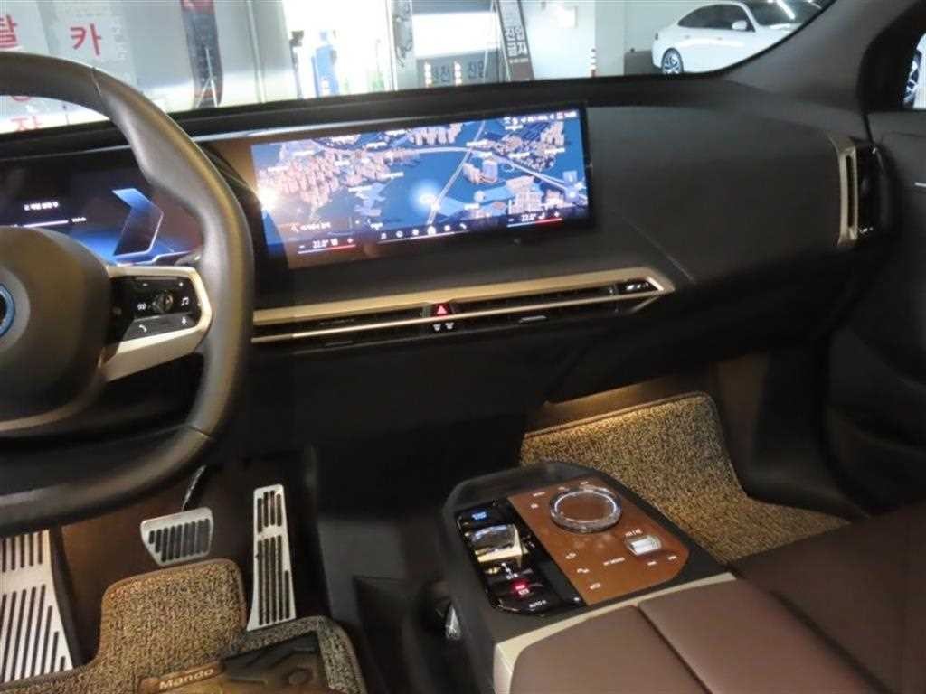 BMW iX xDrive 50 스포츠 플러스 이미지 16
